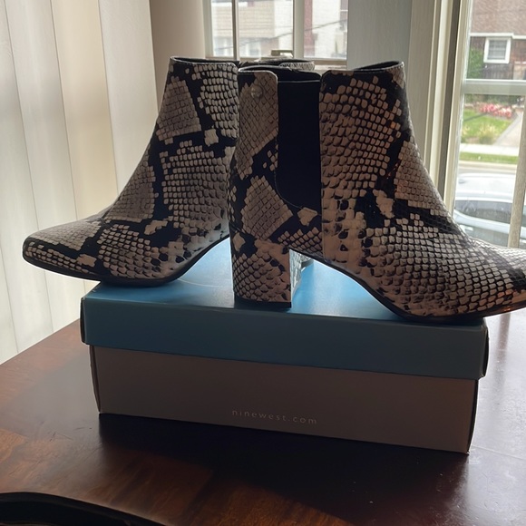 Brand New Calvin Klein Boots - Picture 2 of 2